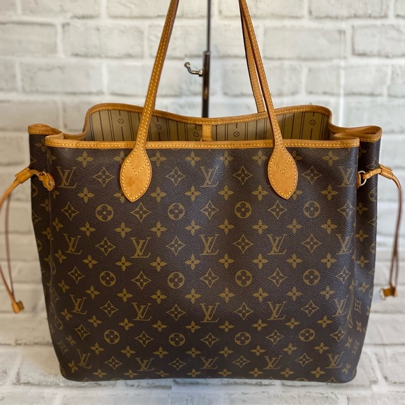 Louis Vuitton Handbags - **SOLD**Louis Vuitton Neverfull GM Monogram Tote